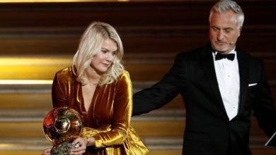 صورة تحرش جنسي أم مزحة في حفل الكرة الذهبية في باريس؟