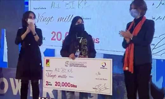 اوطاط الحاج: وفاء الحمداوي تتألق في مسابقة للابتكار.