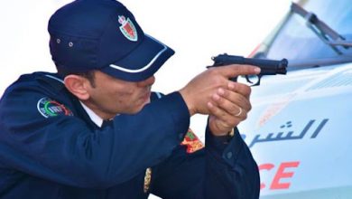 صورة طنجة.. ضابط شرطة يضطر لاستعمال سلاحه الوظيفي لتوقيف شخص ينشط في ترويج المخدرات والمؤثرات العقلية